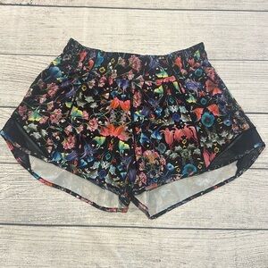 🍋Women’s Lululemon Hotty Hot Low-Rise Lined Short 4” size 6🍋